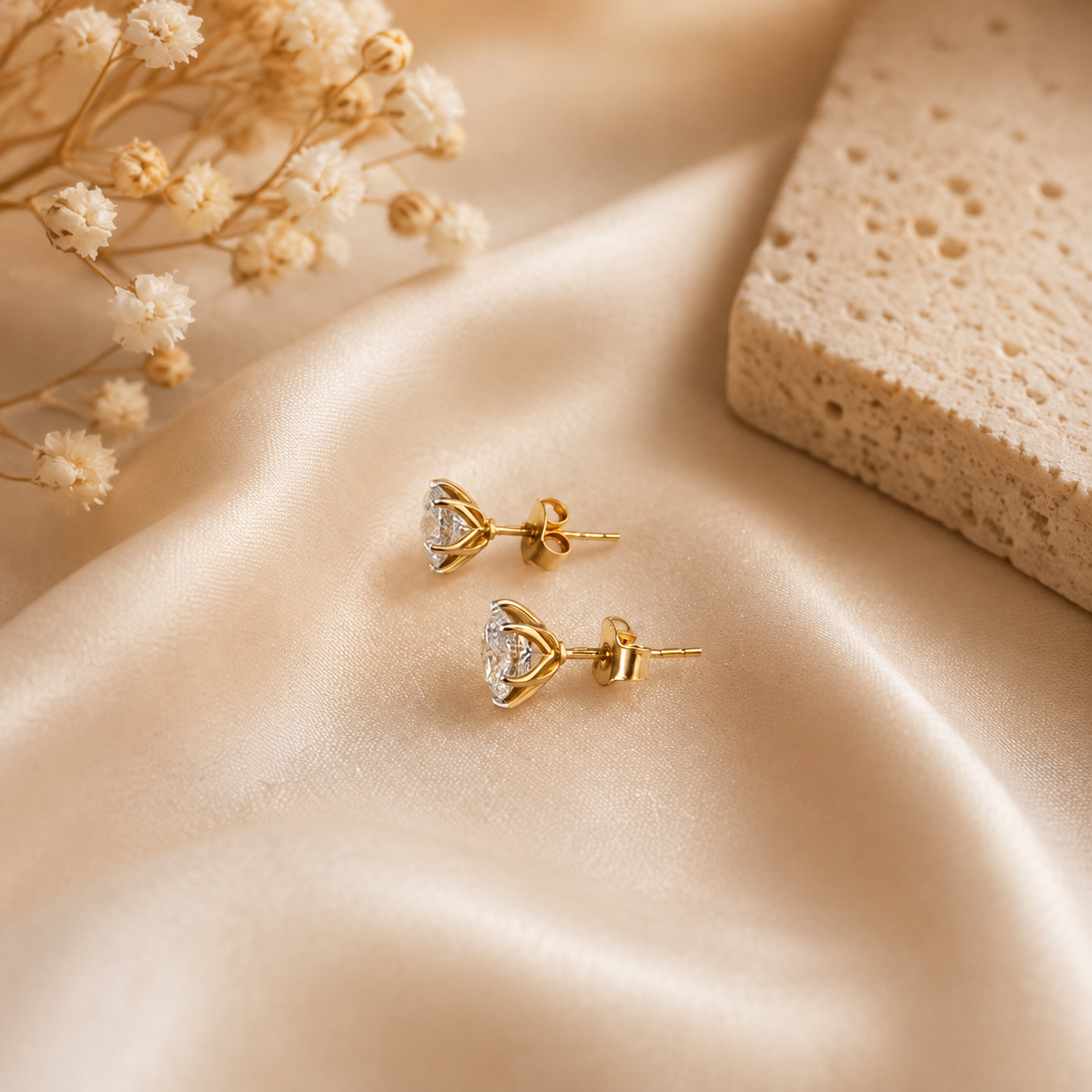 14K Gold Diamond Solitaire Stud Earring